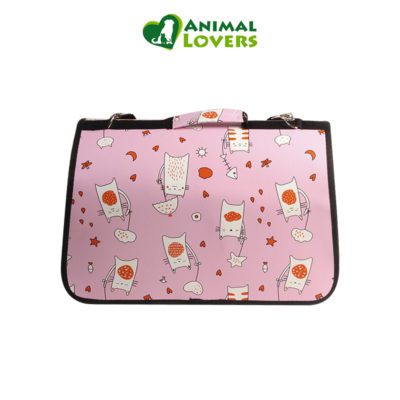 Bolso para Gatos Diseño Gato es un bolso transpirable de doble cara, adecuado para caminar y viajar. Podrás transportar a tu mascota de forma segura con este bolso de transporte. Su forma cilíndrica dará a tu mascota el espacio que necesita cuando se transporta. Su diseño ligera hará que sea una buena opción para ti también al momentos del traslado. Este bolso es desmontable, podrás guardarlo sin ocupado espacio cuando este en desuso. Ademas de poseer un diseño atractivo. 