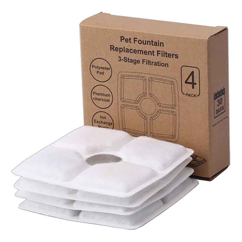 filtro-bebedero-gato-cuadrado-pack.jpg Filtro Bebedero Gato Cuadrado Pack x4 unidades son los repuestos para tu filtro de fuente cuadrada. Contienen resina y carbón volcánico, que pueden filtrar la suciedad con más eficacia que otros filtros de carbón activo normales. Eficaz para filtrar el cabello, metales pesados, mantiene el agua fresca y mejora el sabor del agua. Como resultado mejorará la salud de las mascotas: consigue agua potable de alta calidad, ayuda a aumentar el consumo de agua y reducir el riesgo de infecciones del tracto urinario. Pack contiene 4 unidades.