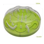 Juegos Gatos Interactivos Dispensador Verde es un juguete que hara que tu gato se diverta y esfuerce por conseguir comida o un premio. Comedero interactivo para gatos es un juguete de laberinto para gatos de interior. Fomenta la actividad con este dispensador juguete, por su forma tu gato debera sortear el laberinto para obtener un pellet de comida o un premio. Pensado en gatos indoor este juguete es ideal para gatos que necesitan ser estimulados.