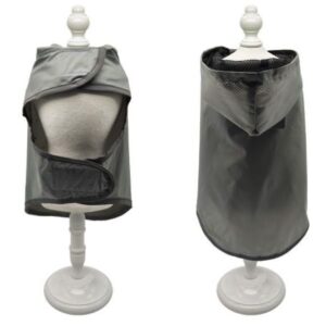 Impermeable para Perro Gris con Gorro es la opcion para disfrutar con facilida de la lluvi, la chaqueta impermeable para perro está hecha de tela de alta densidad de alta calidad con superior impermeable y resistente al viento, mientras que el forro de malla garantiza una experiencia de uso súper transpirable, diseño holgado, ofrece a los perros la máxima comodidad.