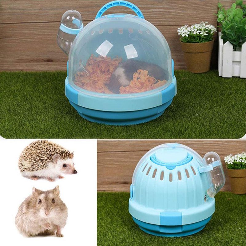Transportador-para-mascotas-pequeñas.jpg Transportador de Mascotas Pequeñas es una capsula para animales pequeños. Puede utilizarse en gatitos bebes, pequeños pájaros, roedores menores, cuando sea necesario transportarlos. Saludable y ecológico: la capsula de transporte está hecha de plástico no tóxico, garantiza la salud de las mascotas. Alta transparencia, puedes observar tus pequeños animales cada día en cualquier momento.