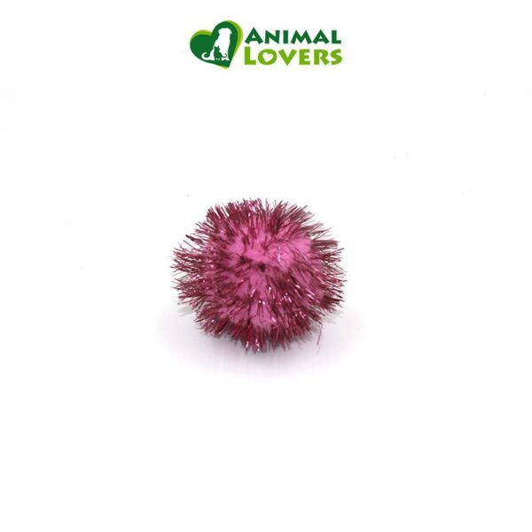 La Pelota de Gato Pom Pom es el juguete ideal para mantener a tu felino activo y entretenido. Con un diámetro de 4 cm y un diseño de estilo Pom Pom en colores variados y brillantes, esta pelota es perfecta para gatitos y gatos adultos por igual. Su textura atractiva y su diseño colorido captarán la atención de tu gato, proporcionando horas de diversión y estimulación. Descubre cómo la Pelota de Gato Pom Pom puede mejorar la calidad de vida de tu mascota y hacer que el juego sea más divertido.