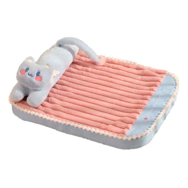 Camitas de Gato equipada con un lujoso colchón y almohada está diseñada meticulosamente para satisfacer las necesidades de descanso de tu mascota, esta camita combina funcionalidad y estilo en un paquete excepcional que seguramente será el lugar favorito de tu gato para descansar y relajarse.