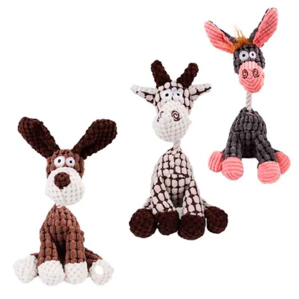 Juguetes de Peluche para Perros en forma de burro cuentan con un diseño encantador que seguramente captará la atención de tu mascota. Fabricados con material de felpa suave y acogedor, estos juguetes son perfectos para que tus perros los abracen, muerdan y jueguen sin preocupaciones. La felpa proporciona una textura reconfortante que tus mascotas adorarán, mientras que su construcción resistente garantiza una durabilidad excepcional, incluso durante las sesiones de juego más enérgicas.